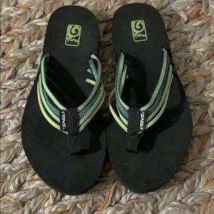 New Teva women’s size 6 sandals